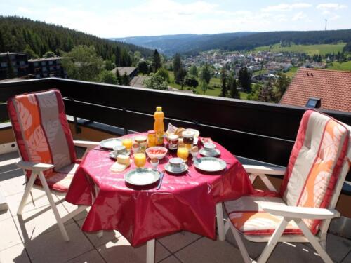 Frühstück auf dem  Balkon